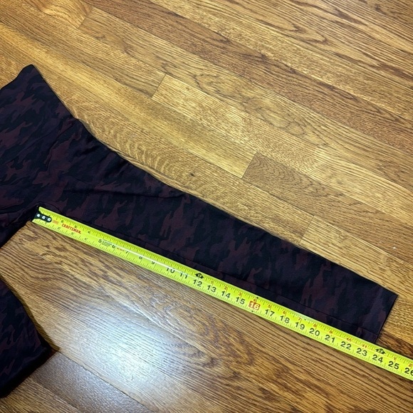 SPANX Look At Me Now Burgundy Seamless Camo Leggings Size Medium - Picture 7 of 12